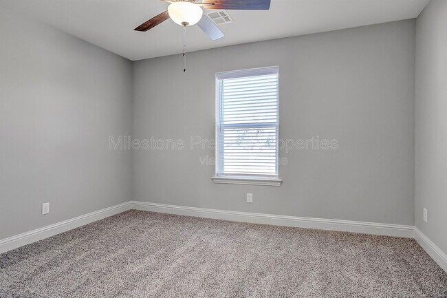 Building Photo - 2735 W Washington St