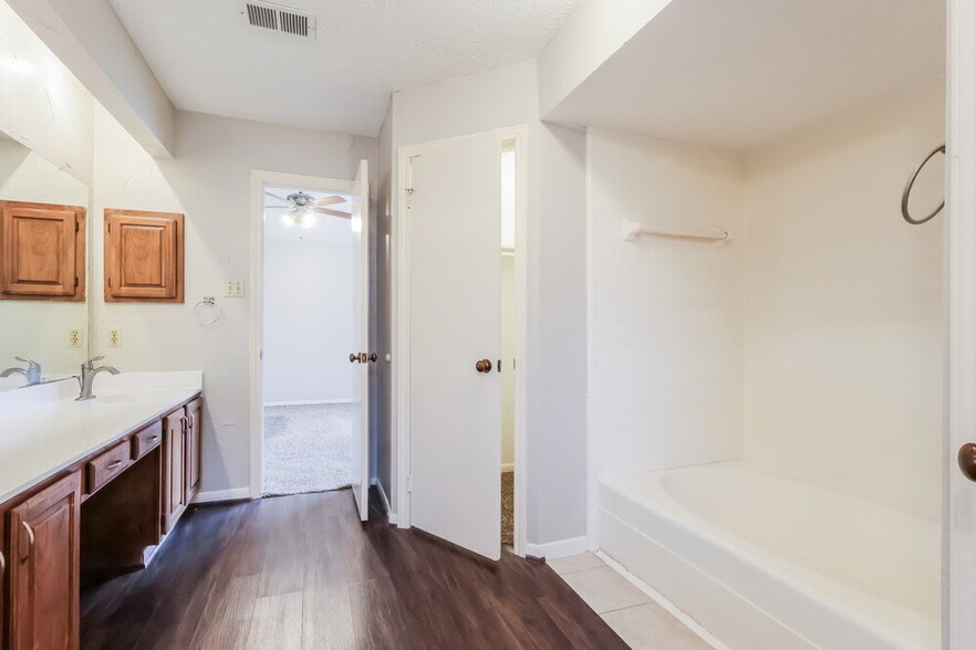 Building Photo - 23219 Timberbrook Dr