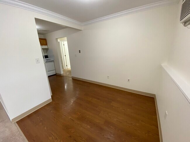 Building Photo - 3961 Brown Ave