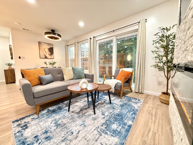 Building Photo - 3229 S Sherbourne Dr