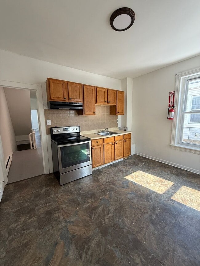 Building Photo - 295 Spring St