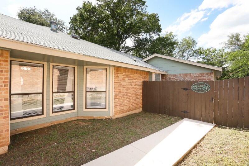 Building Photo - 9011 Welles Way