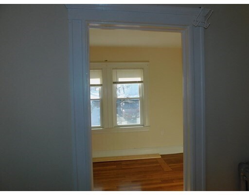 Building Photo - 483 Newport Ave