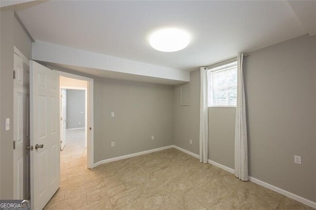 Building Photo - 1565 Overland Terrace SE