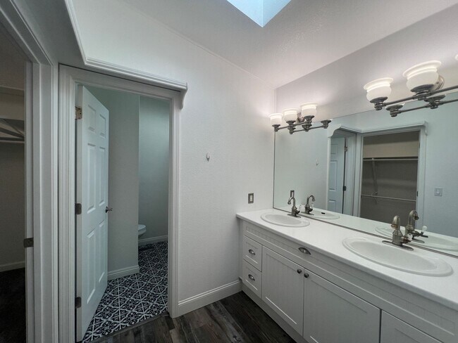 Building Photo - 4/3/2 Beautiful Home in Minden