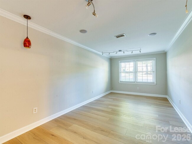 Building Photo - 709 Cooper Dr