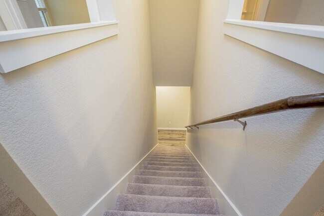 Building Photo - Lock-&-Leave Living in Pflugerville! 3BR T...