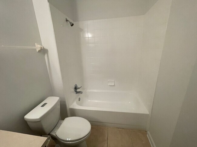 Building Photo - 3 Bedroom/2 Bathroom SFH in Lake Griffen E...