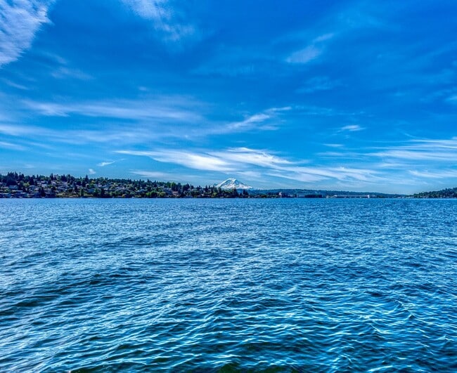 Building Photo - Mercer Island Waterfront Home