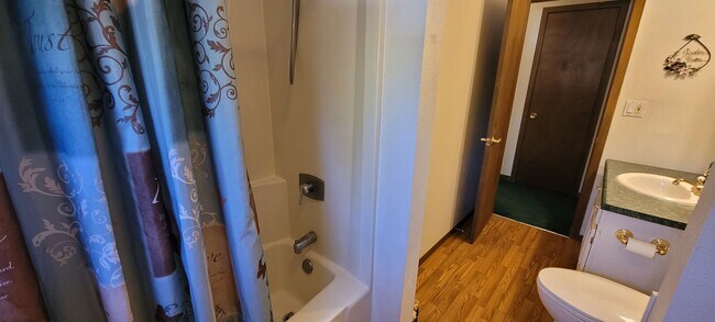 Building Photo - Partially Furnished 3 Bedroom House