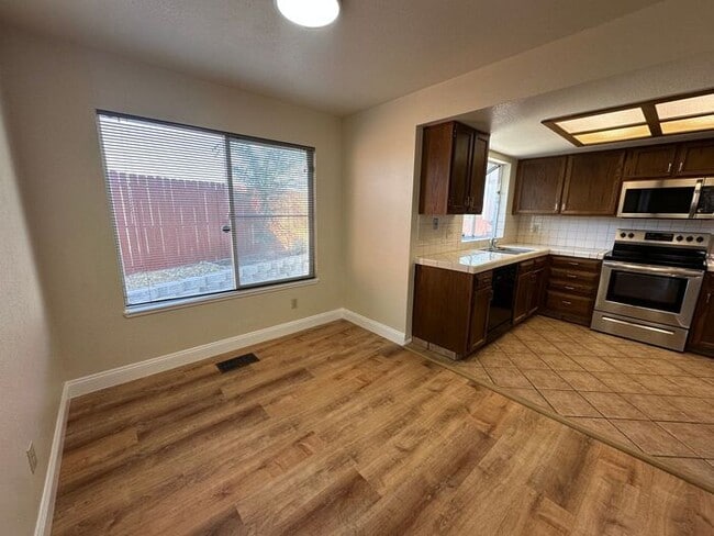 Building Photo - 2701 Pajaro Pl