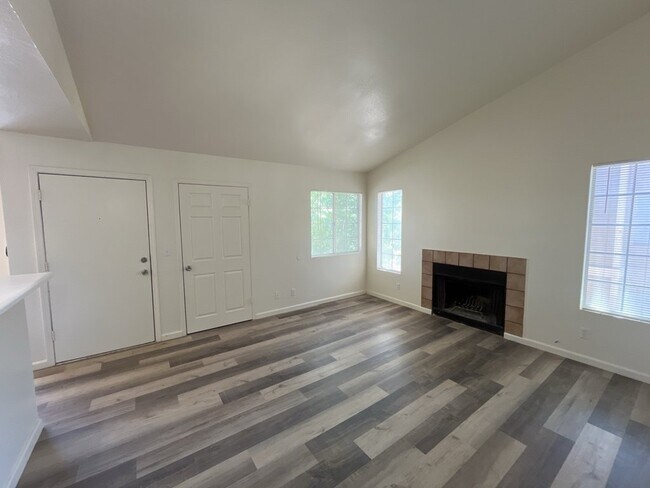 Building Photo - 2697 Aarondavid Dr