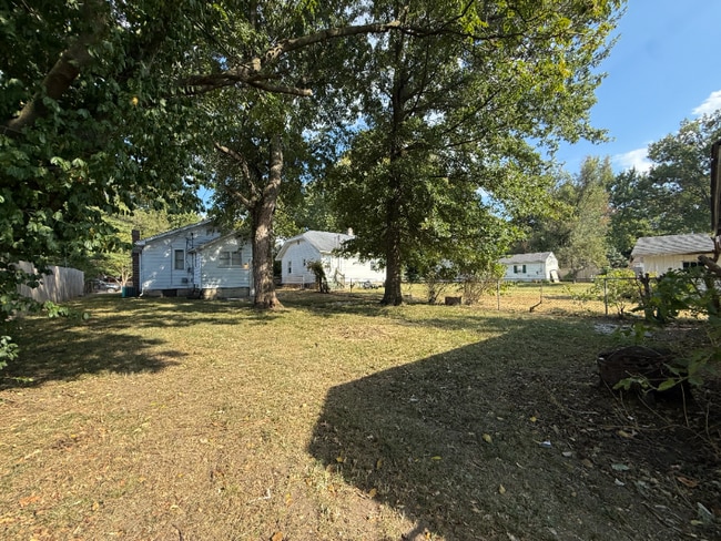 Building Photo - 734 View Ave