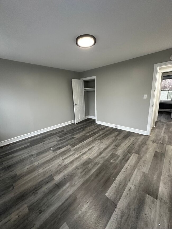 Building Photo - Newly renovated 2 bedroom