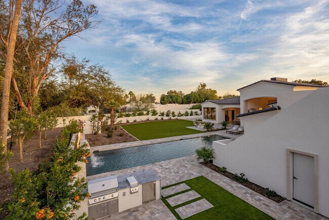 Building Photo - 6500 E Cactus Wren Rd