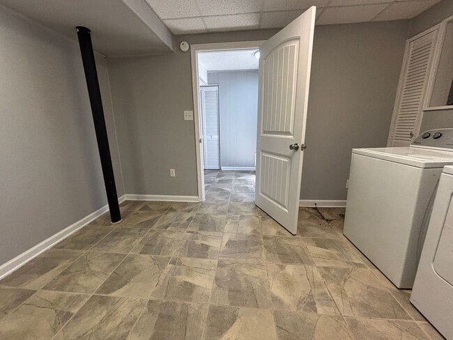 Building Photo - 449 Missimer Ln