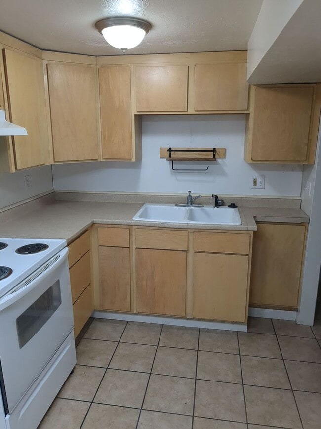 Building Photo - 8177 S Darin St