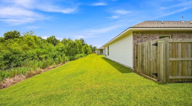 Building Photo - 7211 Kenilworth Crossing Ave