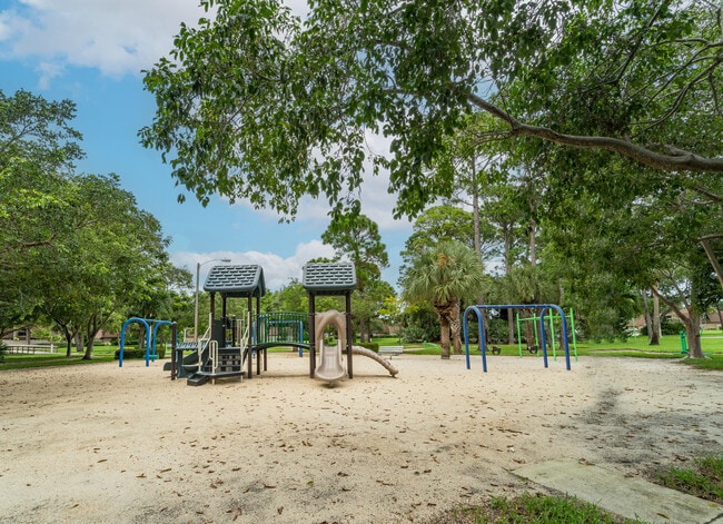 Building Photo - 1520 15th Ln