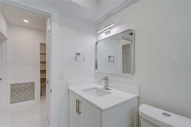 Building Photo - 10720 SW 77th Ave