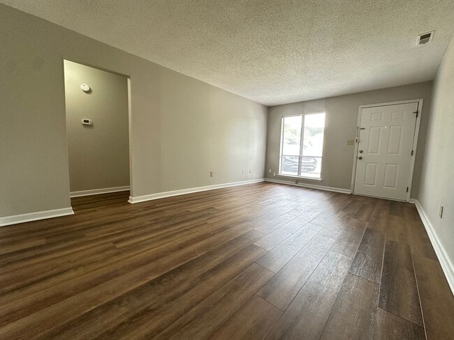 Building Photo - Condo for rent in Grayson Valley