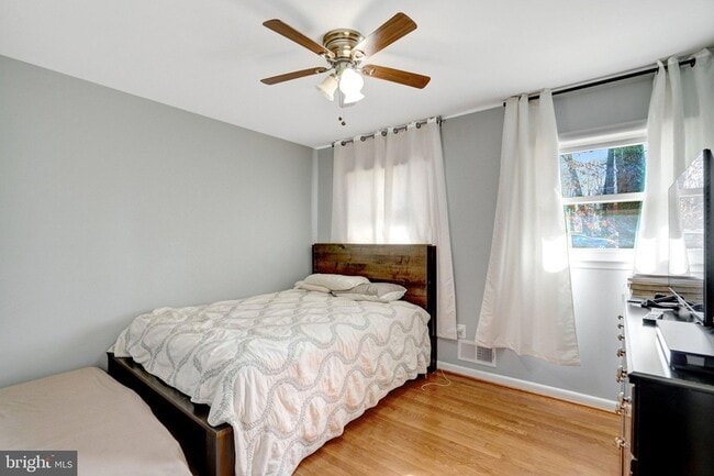 Building Photo - 6608 Spring Valley Dr