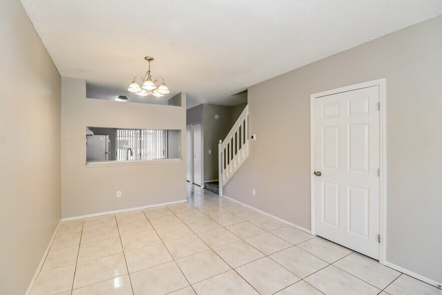 Building Photo - 6333 Bayside Key Dr