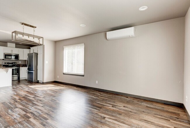 Building Photo - Stylish 3-Bedroom Home with Fenced Yard