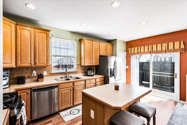 Building Photo - Close to I-95 and Downtown Fredericksburg