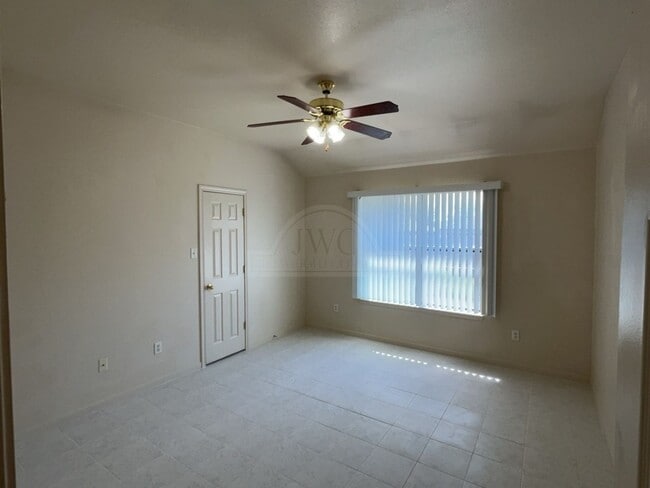 Building Photo - 1204 Nicholas Cir