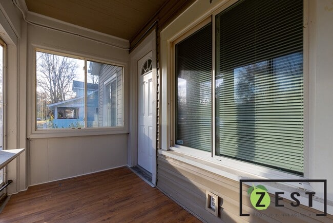 Building Photo - OPEN HOUSE- 4/2! 3PM-330PM! 2-BEDROOM 1-BATHROOM RANCH