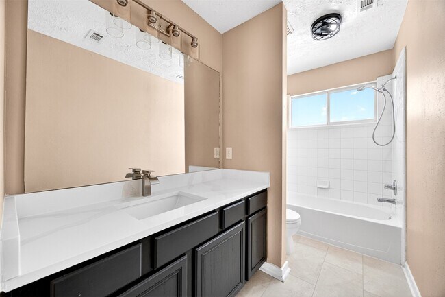 Building Photo - 15014 Middle Oaks Blvd