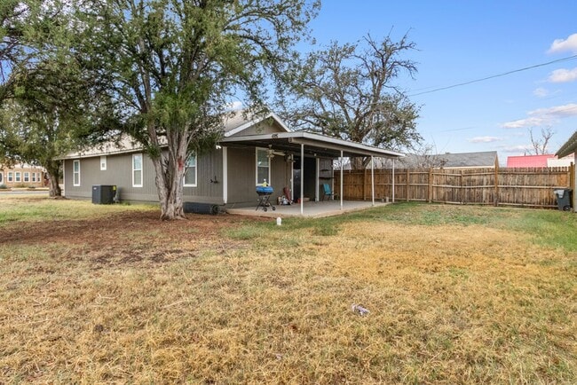 Building Photo - 1322 N Lincoln Ave