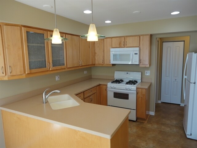 Building Photo - 5 Andover Ct