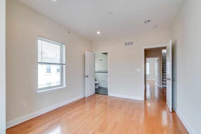 Building Photo - 917 S 18th St