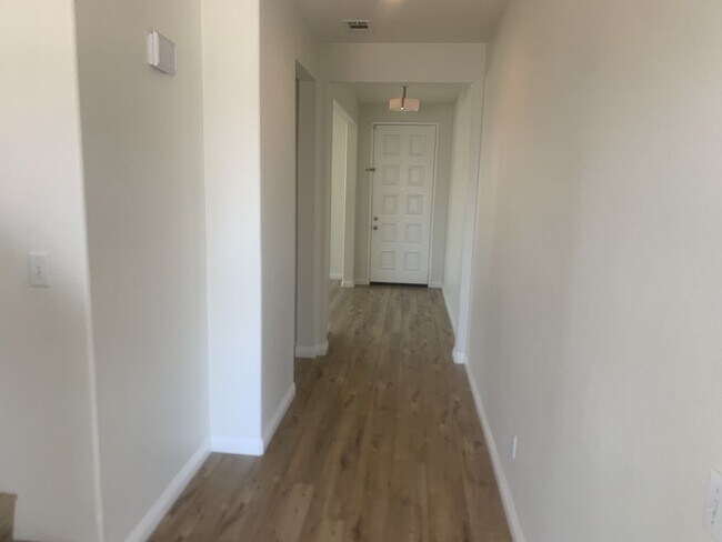 Building Photo - 10958 Clover Cir