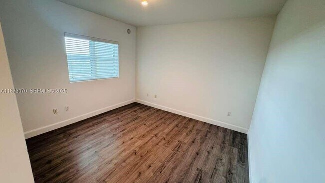 Building Photo - 15051 Royal Oaks Ln