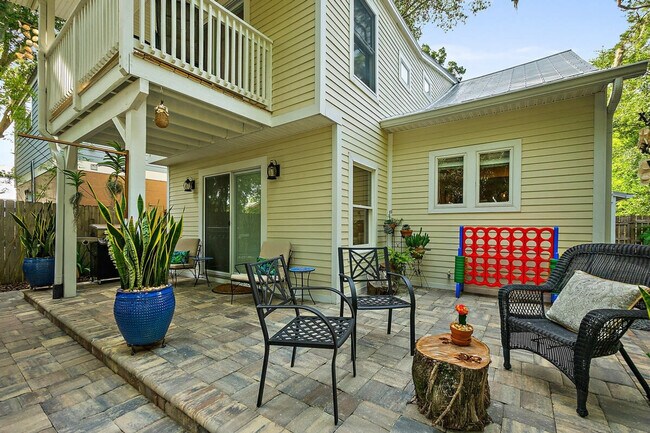 Building Photo - 27 Desoto Pl