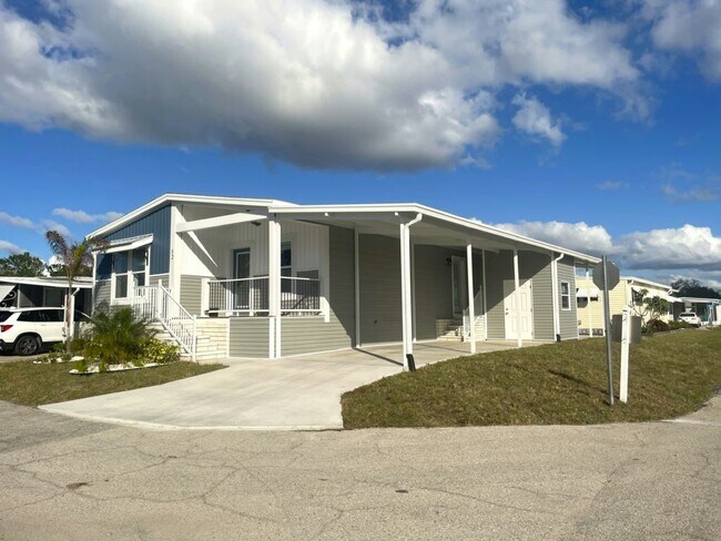 Building Photo - 52 Orange Blossom St