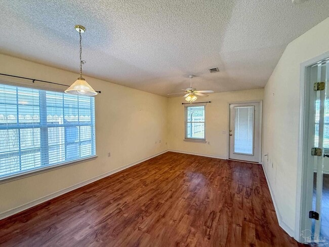 Building Photo - 8062 Heirloom Dr