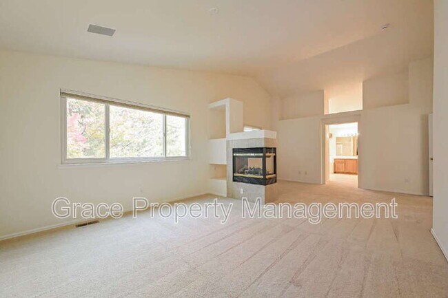 Building Photo - 10376 Dunsford Dr