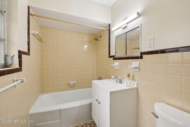 Building Photo - 3904 Via De La Reina