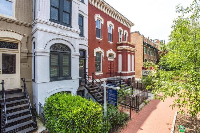 Building Photo - Marvelous Modern Mt Vernon Two-Bedroom!