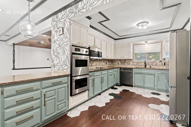 Building Photo - 28160 Windwood Dr E