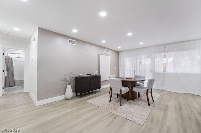 Building Photo - 3138 Belvedere Dr