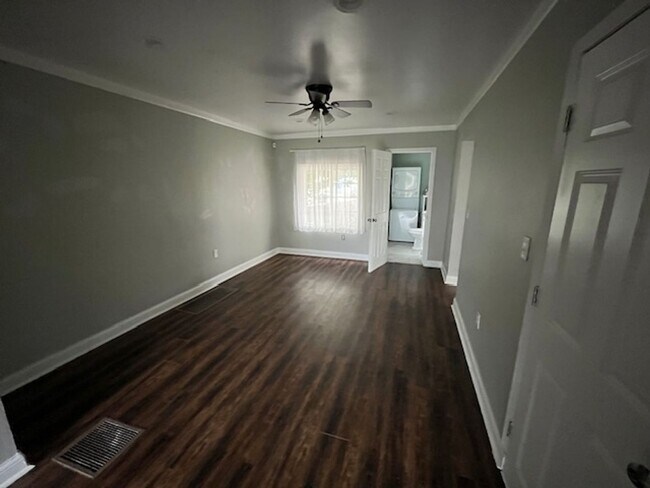 Building Photo - 3 Bedroom in Mt. Vernon!