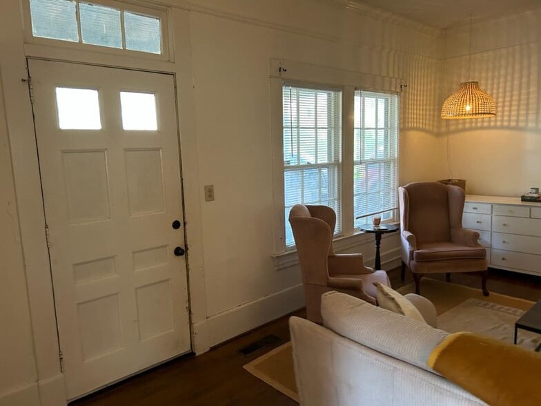 entrance - 955 Oglethorpe Ave