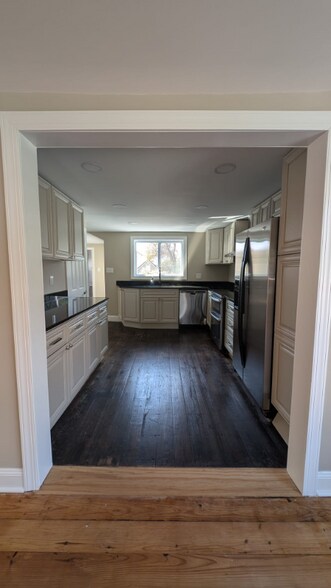 Building Photo - 24 Clark St