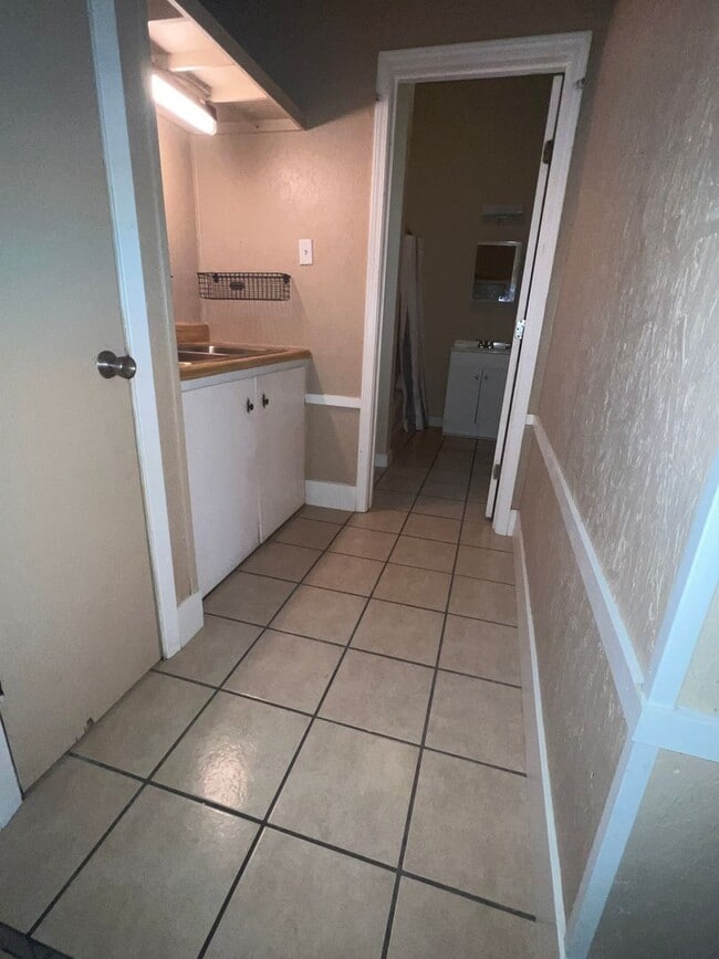 Building Photo - 202 Canal Ln