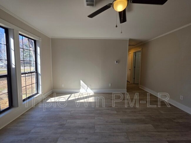 Building Photo - 202 Rosemary Ln